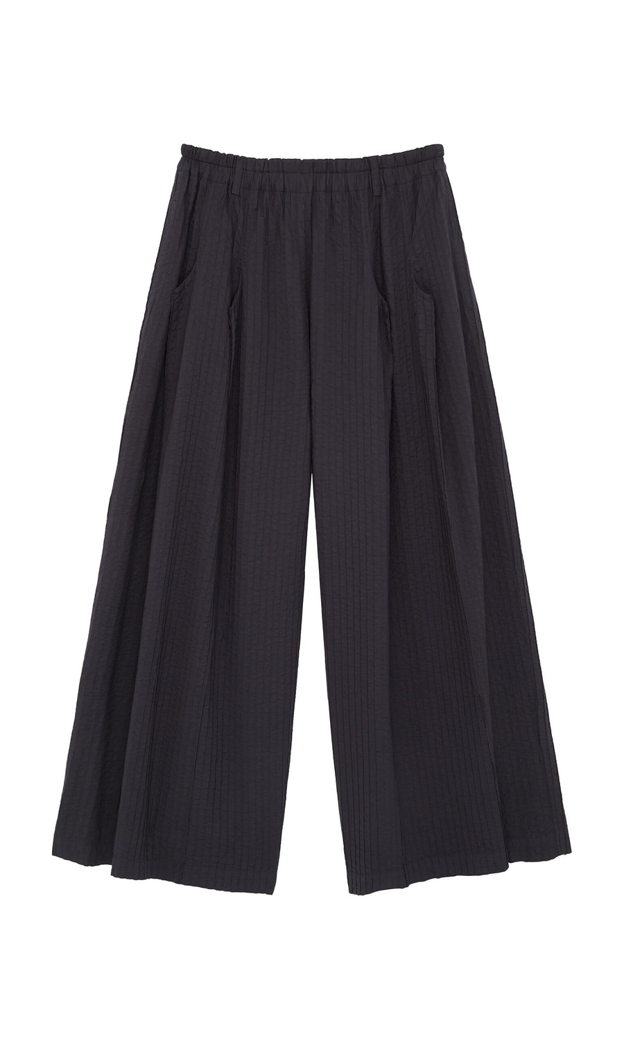 Plümo- Kiri Pintuck Pants: Black wide-leg pants with vertical pleats and an elastic waistband, inspired by Japanese style.