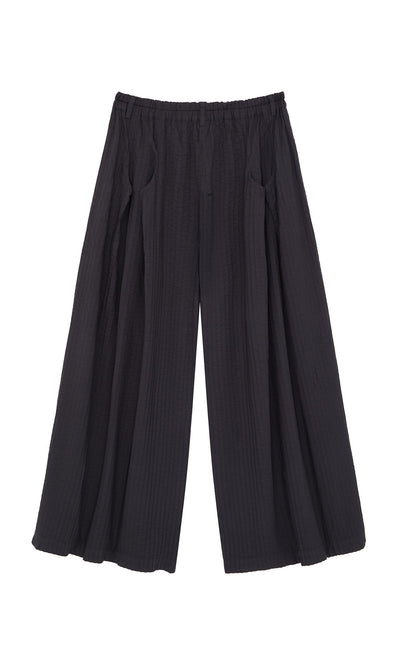 Plümo- Wide-leg black Kiri Pintuck Pants with an elastic waistband and vertical pleating, laid flat on a white background.