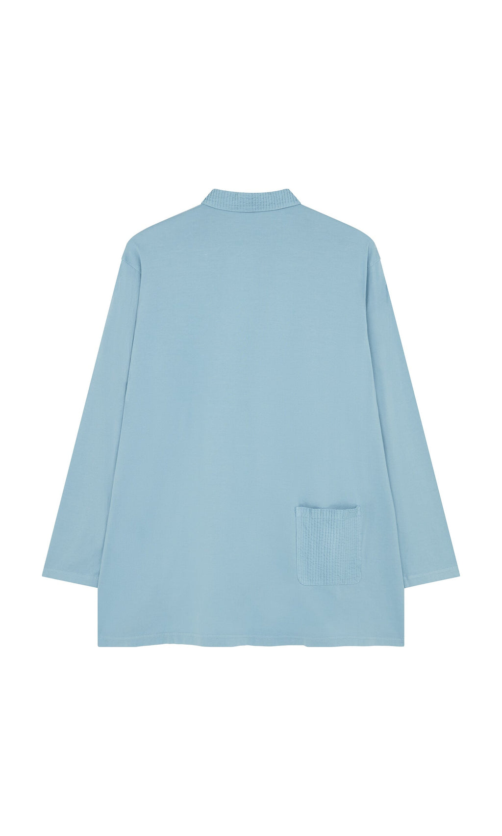 Plümo- Leung Shirt: light blue pintucked cotton tunic with a small patch pocket on the lower right back, shown from behind.