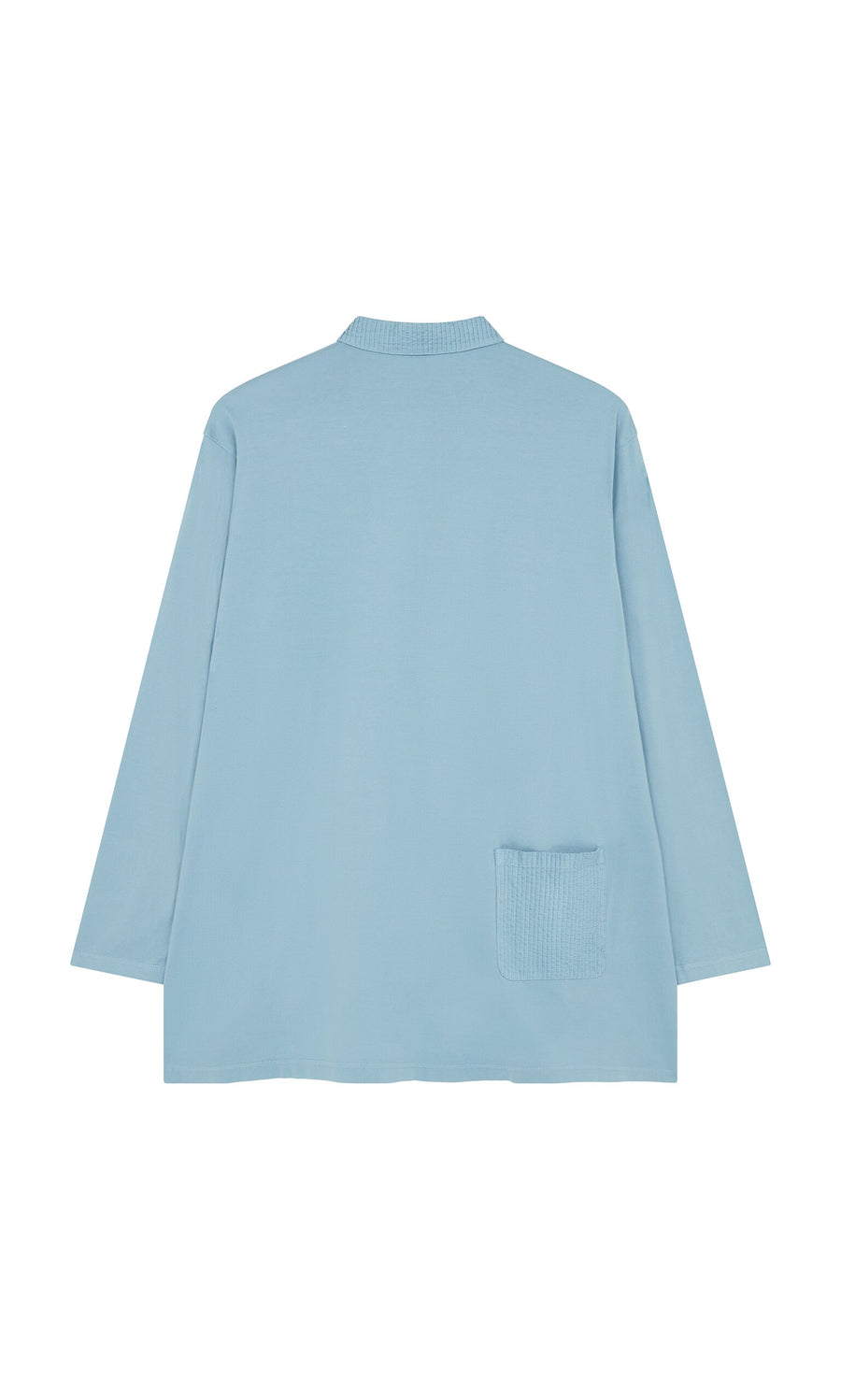Plümo- Leung Shirt: light blue pintucked cotton tunic with a small patch pocket on the lower right back, shown from behind.