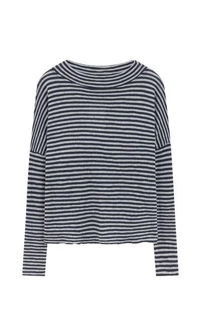 Plümo- The Silvi Mockneck features dark navy stripes and a loose fit, inspired by classic Danish design, on a white background.