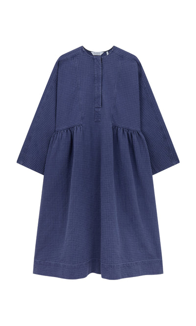 Plümo- The Matilda Dress is a loose-fit, long-sleeve bold dress with a gathered waist and short button placket. Made in London.