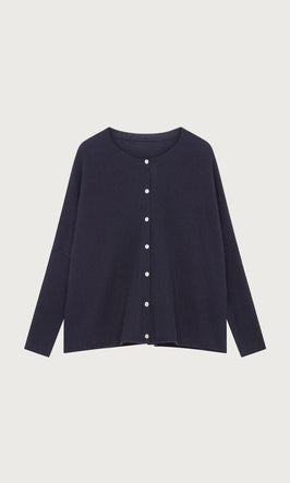 Plümo  Navy blue long-sleeve cardigan with white buttons, displayed on a plain white background.