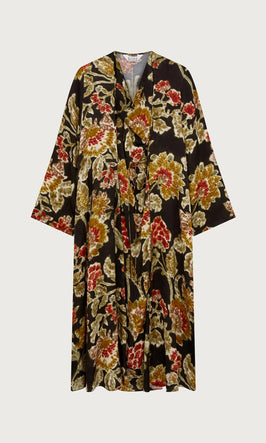 Plümo  A long, loose-fitting floral kimono with red, yellow, and green flower patterns on a black background.