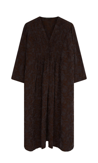 Plümo  Loose knee-length Mullion Dress in blackish grey with 3/4 sleeves, V-neck, and subtle textured patterns.