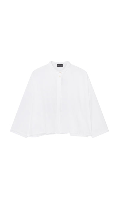 Plümo  Bressay Shirt: white, long-sleeve, button-up cropped style with a collar, relaxed fit. Displayed on white background.
