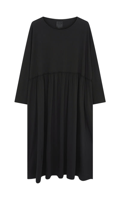 Plümo  The Kobke Dress: loose-fitting black organic cotton jersey, 3/4 sleeves, and a gathered waist for everyday comfort.