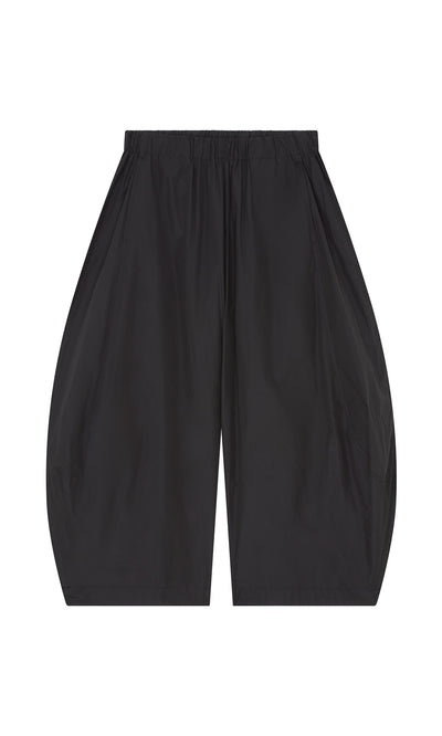 Plümo  Hooley Pants: black, wide-leg balloon shorts with elasticated waist, displayed flat on a white background.