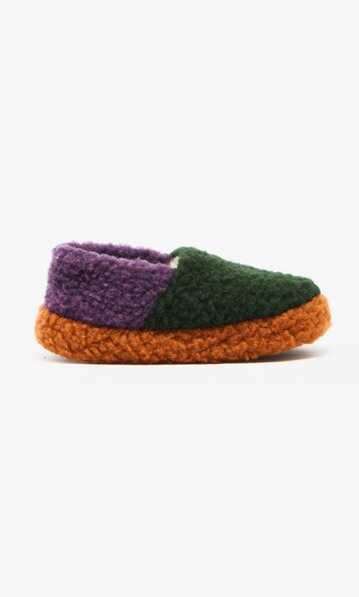 Plümo  Wool Slippers - Violet: Fuzzy slipper with a purple heel, green upper, and orange non-slip sole.
