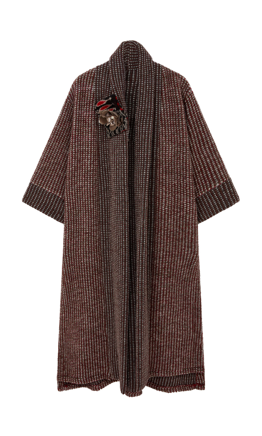 Plümo  Cordova Coat: maxi wool, wide sleeves, detachable brooch—made in Italy for timeless elegance.