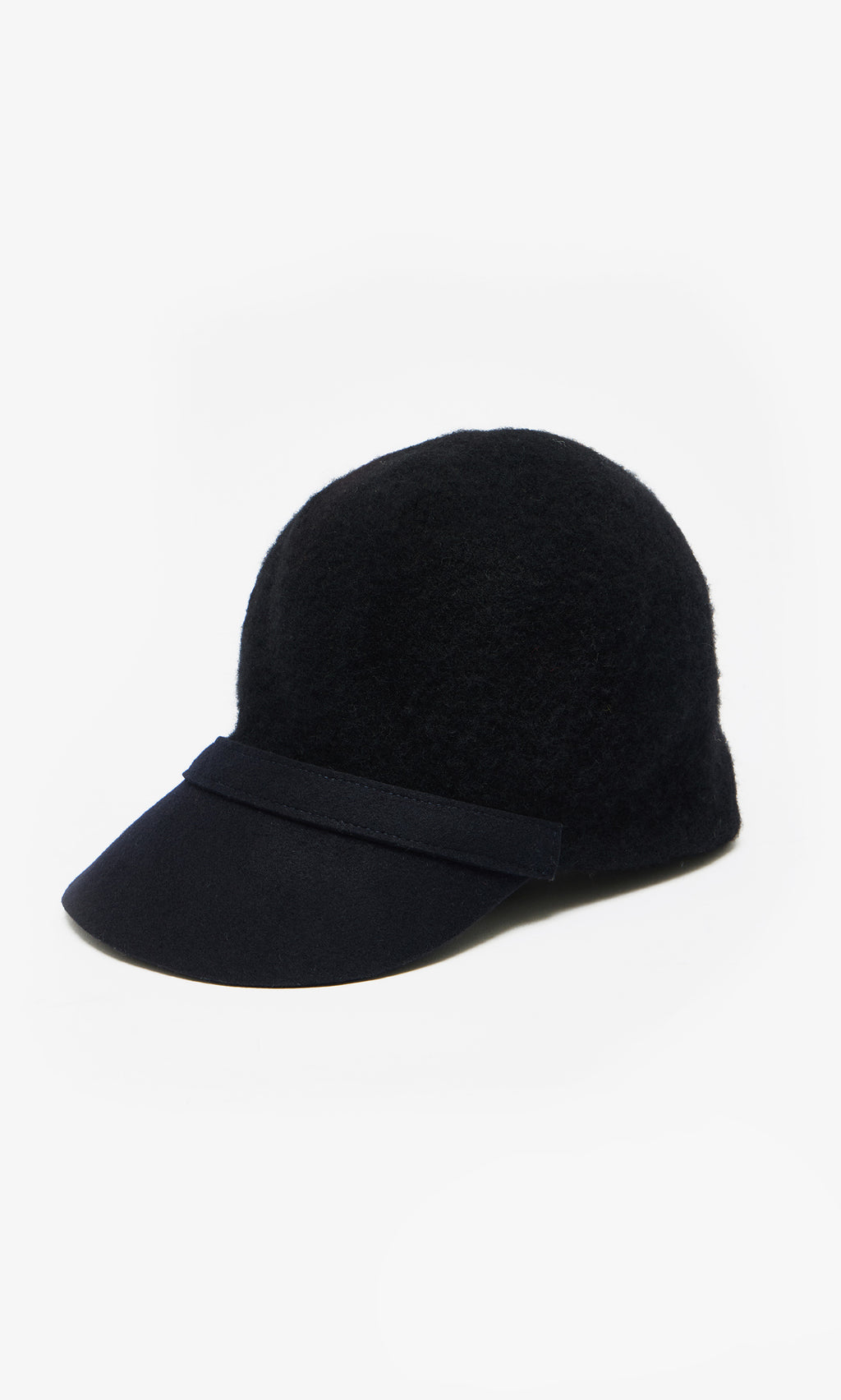 Plümo  Handmade black wool Baseball Cap with short brim, Parisian style, shown on a white background.