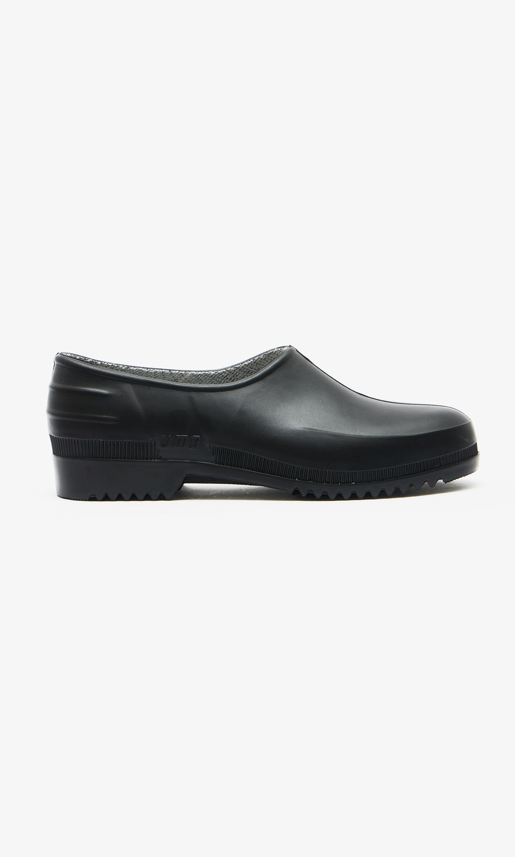 Plümo  Gardenia Clogs - Black: Waterproof slip-on rubber shoes with low heel and textured sole, ideal for everyday gardening.