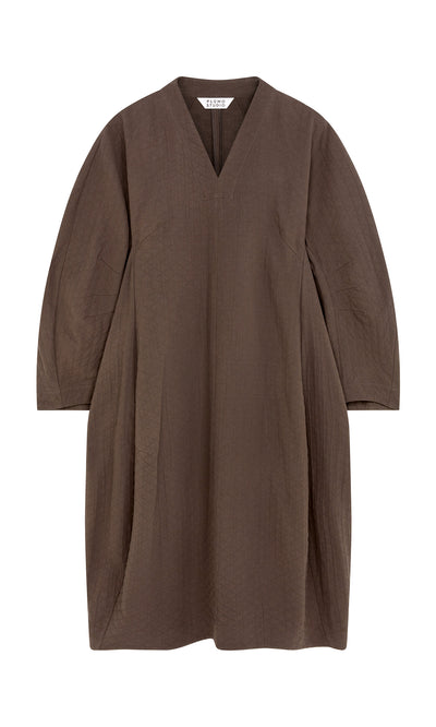 Plümo  Loose-fitting, long-sleeve Grenyer Dress in brown quilted fabric with V-neck and relaxed silhouette by Plümo Studio.