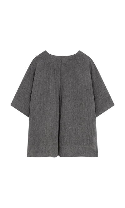 Plümo  Moy Jacket: gray, short-sleeved, loose-fit top with front pleat and ribbon tie neckline on a white background.
