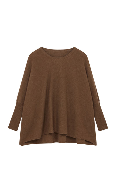 Plümo  Neves Crew Neck: oversized cumin wool jumper with ribbed cuffs and relaxed fit, shown on white background.