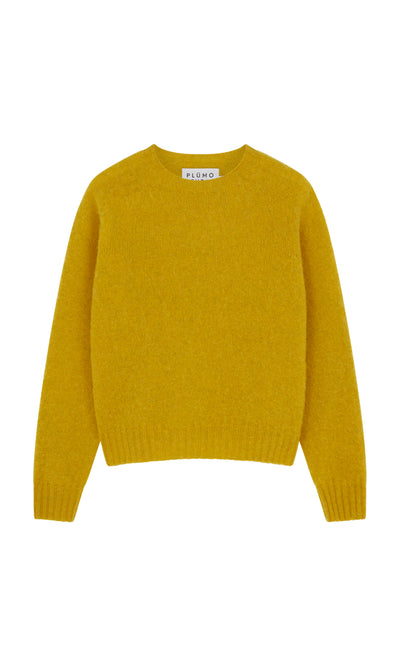 Plümo  Wicklow Crewneck in Golden Hop: pure new wool, long sleeves, crew neck, ribbed cuffs  hem, flat on white background.