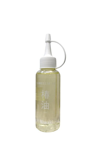 Plümo- 100ml clear plastic bottle of Camelia tool oil with white cap and nozzle, a Japanese rust-preventing tool oil.