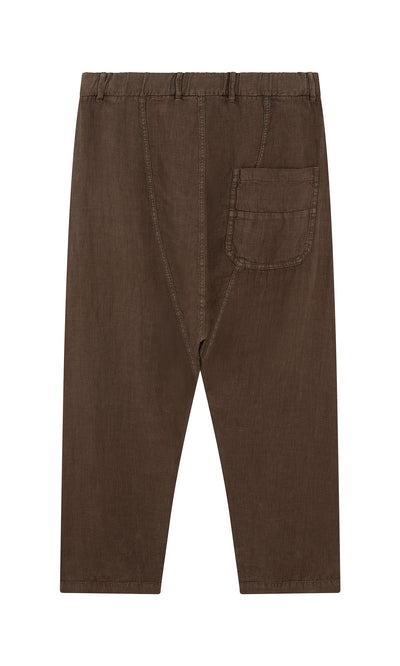 Plümo- Caper Pants - Brown: relaxed fit linen chinos with tapered legs and elastic waistband, shown on a white background.