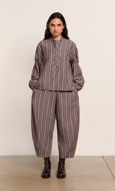 Plümo  Person in a loose Kleist Blouse - Liquorice with balloon sleeves and matching pants, styled by Plümo Studio.