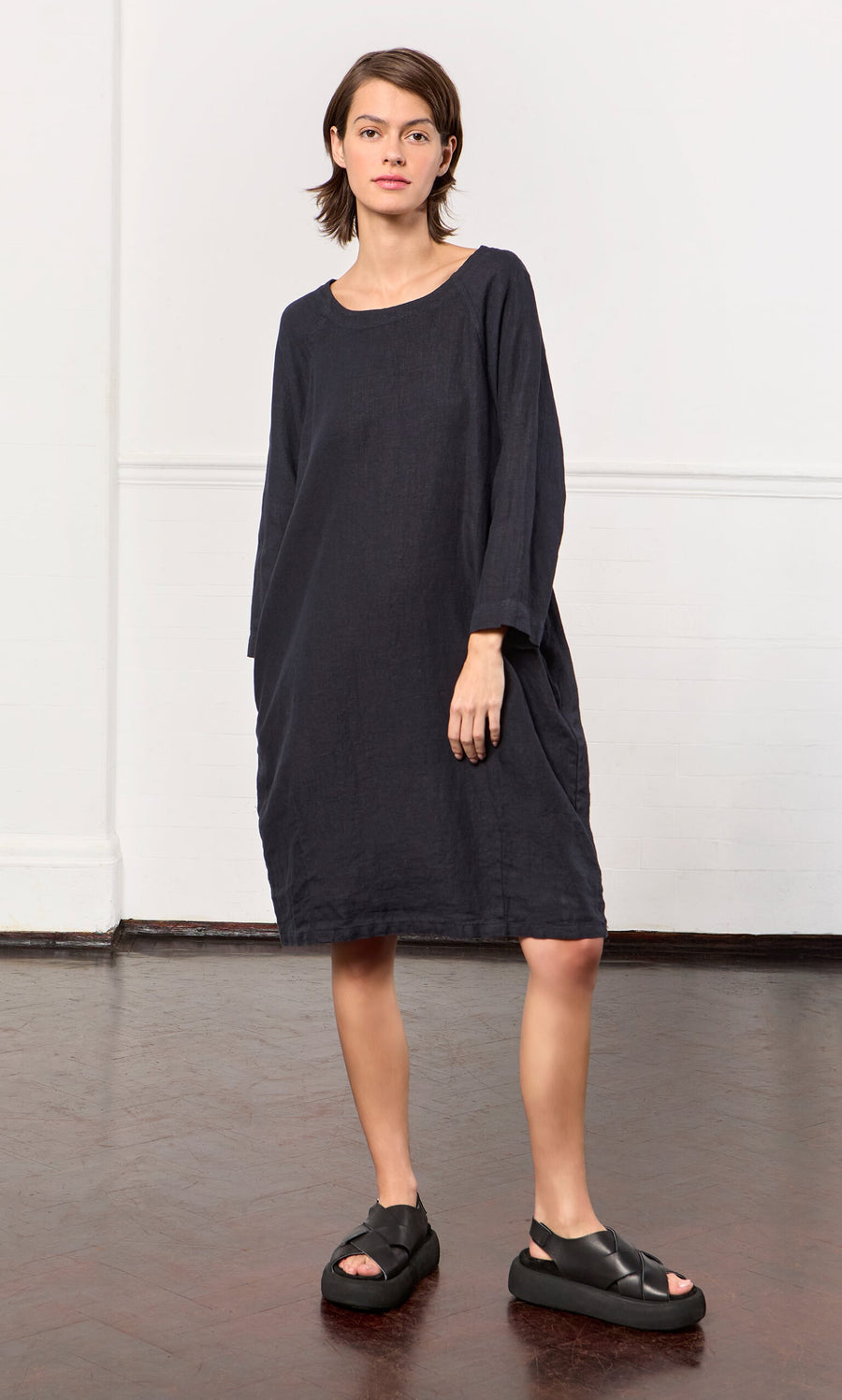 black linen shift dress Weighty Black Linen Shift Dress – Plümo Ltd