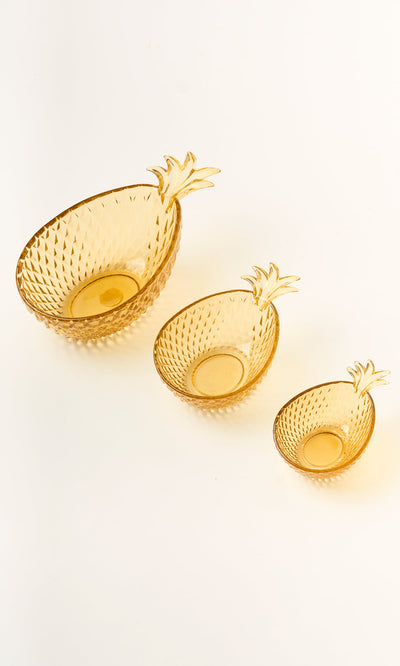 Plümo- Set of 3 Glass Pineapple Bowls in amber yellow, nested in descending size on a white background.