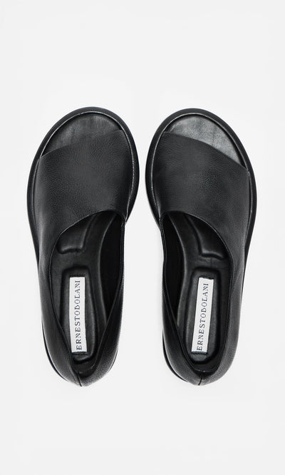 Plümo- A pair of black Hawke Sandals, artisan-made open-toe slip-ons, shown on a white background.