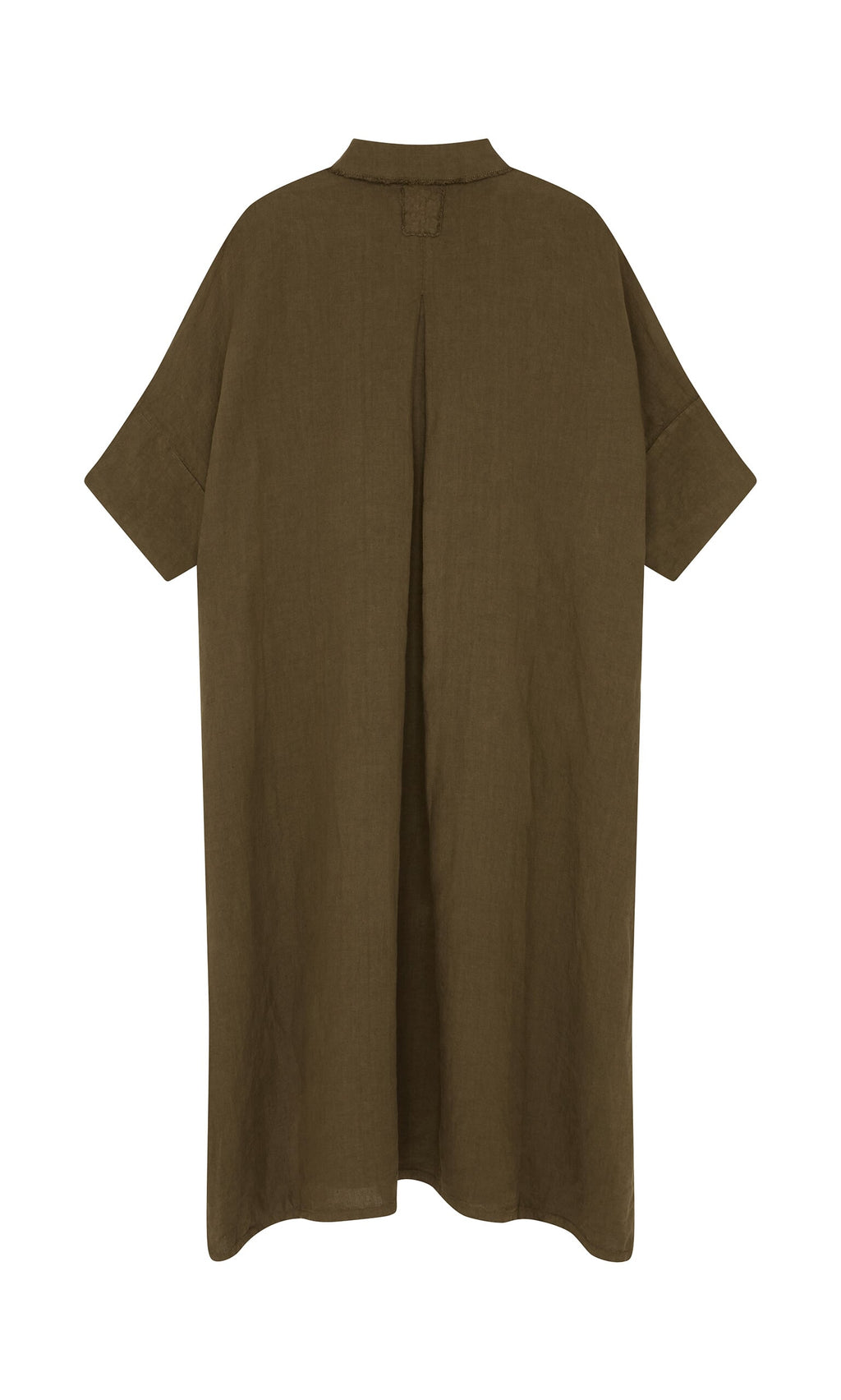 Plümo- Back view of the Hockley Linen Dress—a loose, short-sleeved shirt dress with a center pleat.