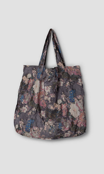 Plümo- Manet Bag: floral print cotton poplin shopper tote with two handles, shown on a light gray background.