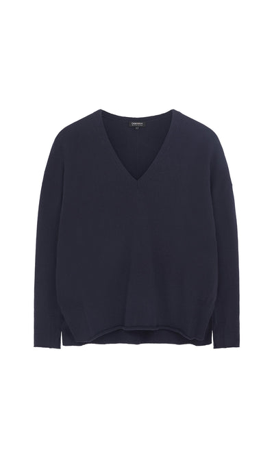 Plümo- Navy V Neck in supersoft yarn with relaxed fit and a subtle high-low hem.