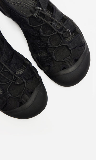Plümo- Close-up of black Newport Sandals featuring mesh, rubber details, and arch support on a white background.