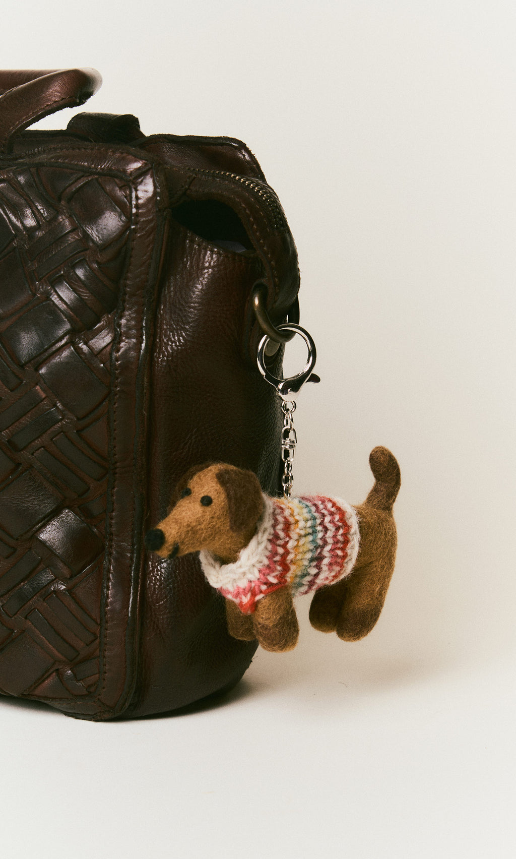 Plümo  Brown bag featuring a handcrafted Sausage Dog Keyring in a sweater, made from felted wool in Nepal.