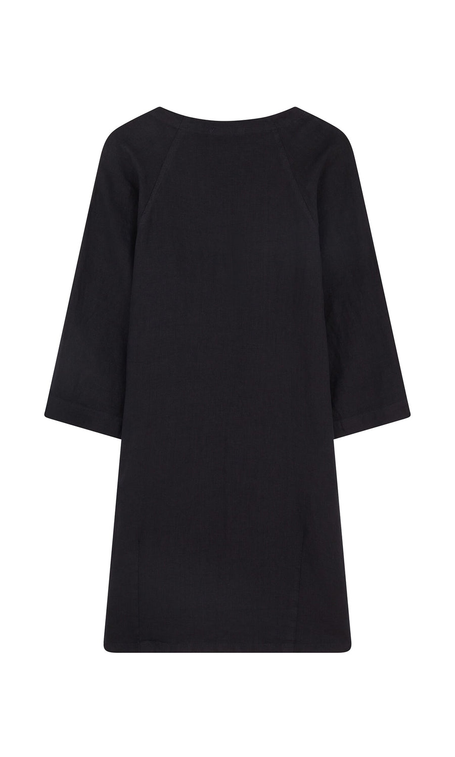 Plümo- Back view of the Raglan Dress in black with bracelet-length sleeves and a simple, straight silhouette.