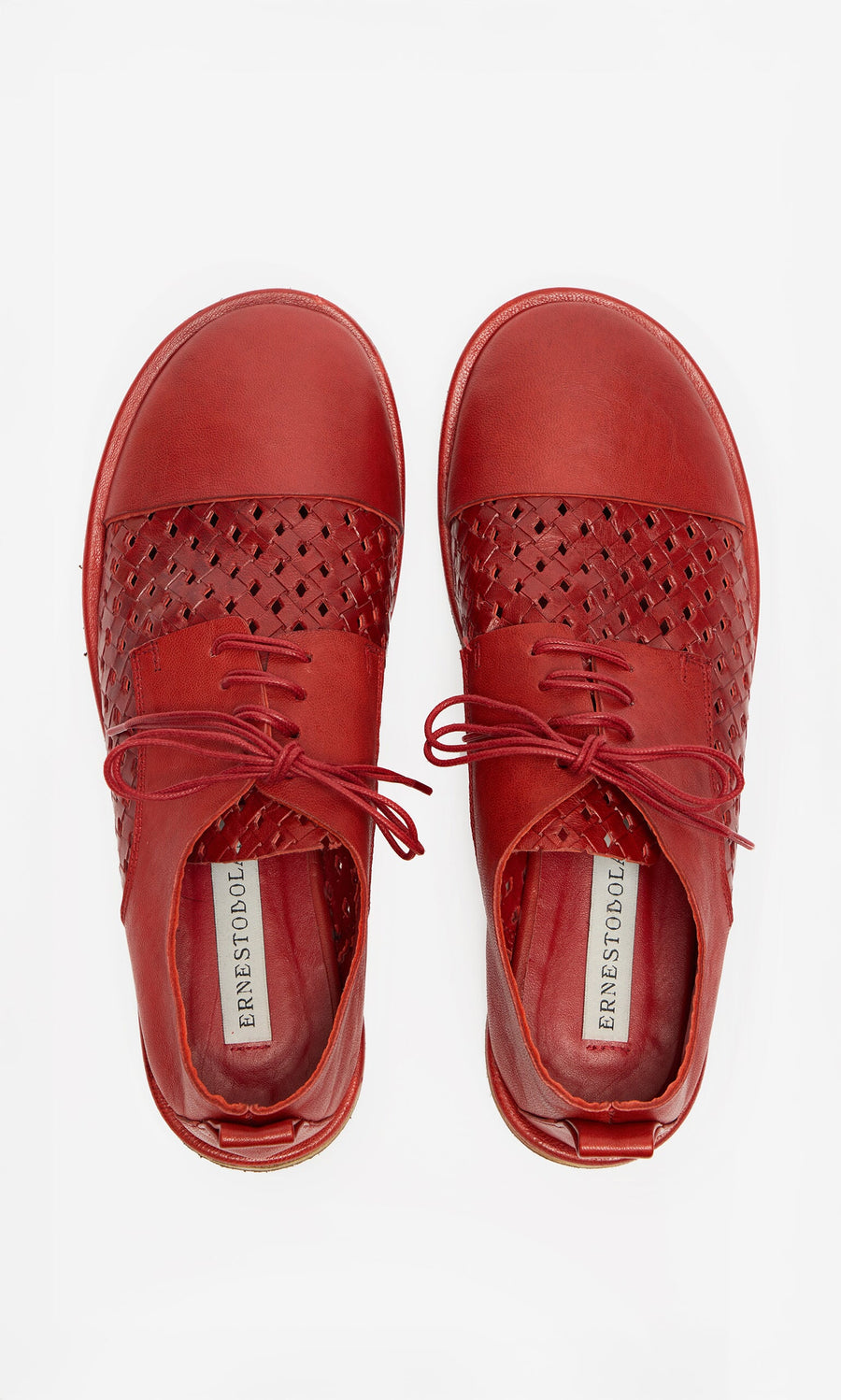 Plümo- Top view of Magui Brogues in red artisan leather with woven detailing and visible brand labels inside.