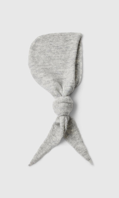 Plümo  Grey Bonnet in Danish design, light gray and soft fabric, tied loosely on a plain white background.