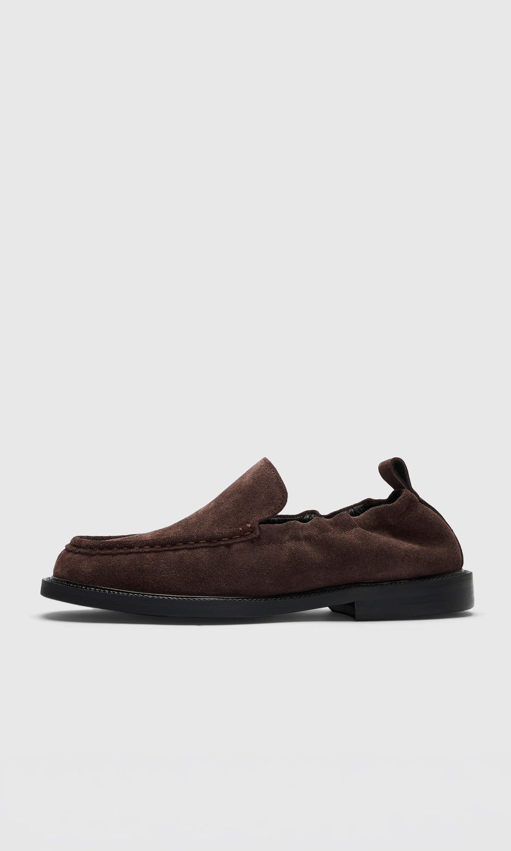 Plümo  Dobin Loafers: brown suede, black sole, Danish design, side view on white background.