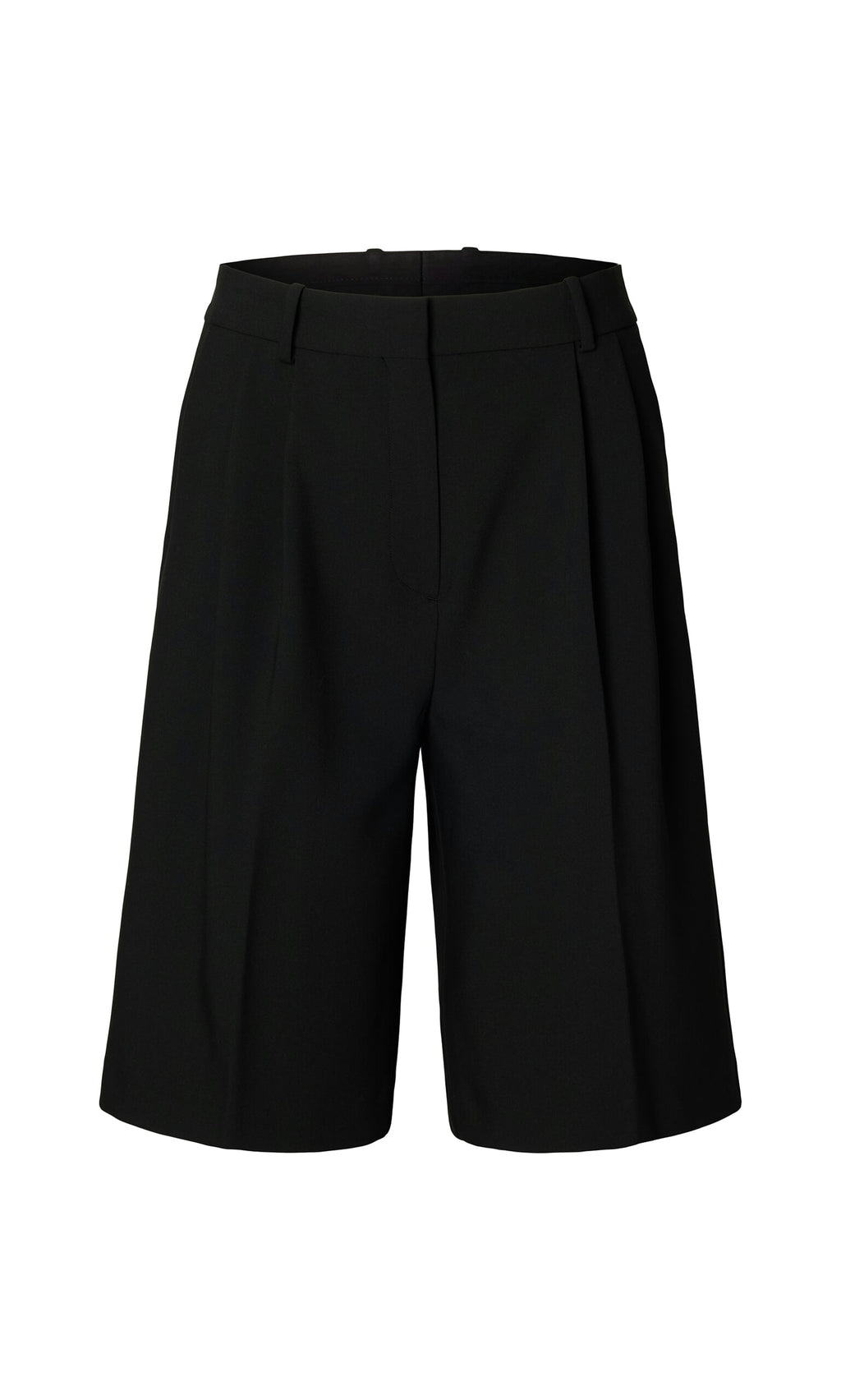 Plümo- Bermuda Shorts: Black tailored crepe with belt loops and sharp pleats, shown on a white background.