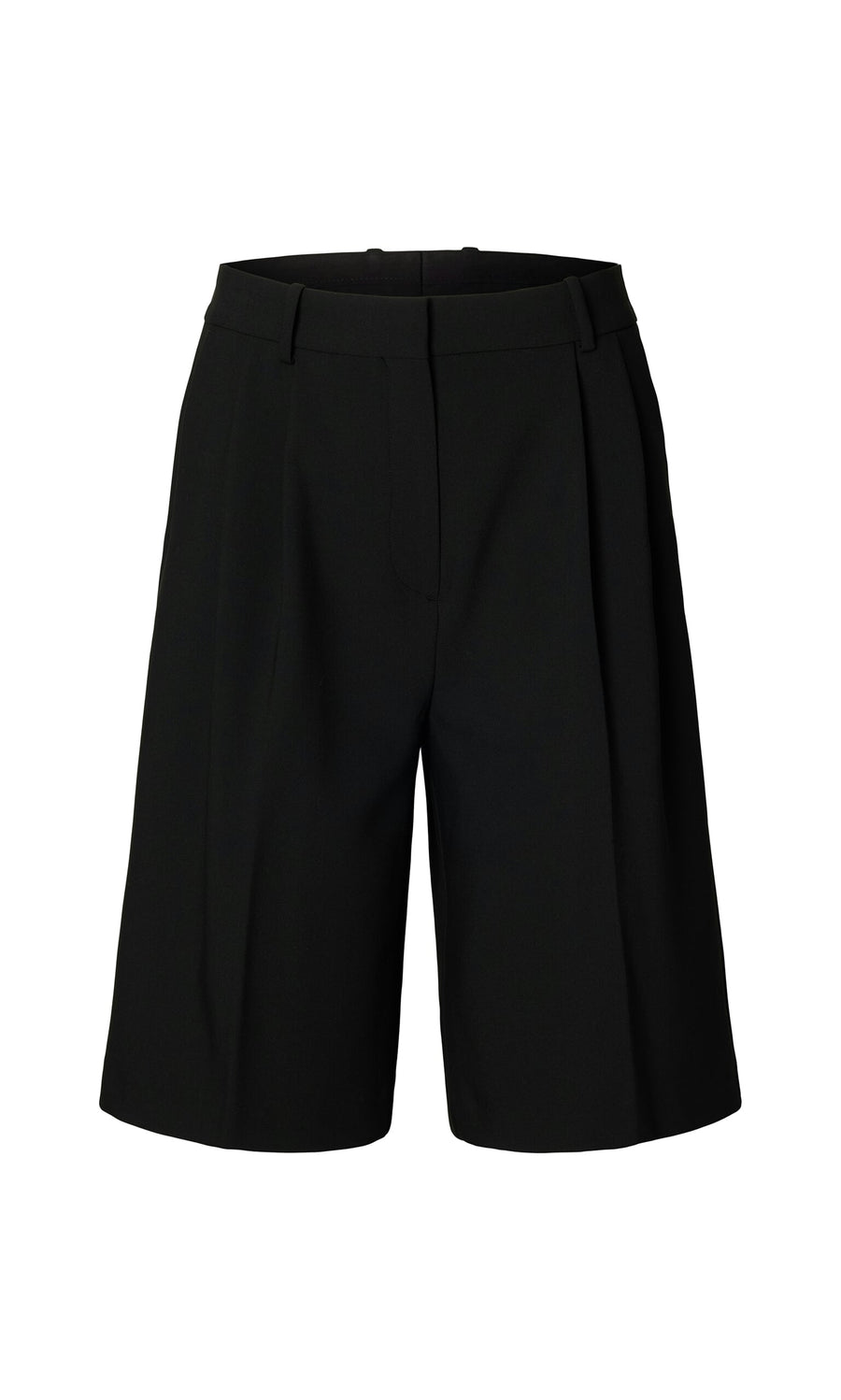 Plümo- Bermuda Shorts: Black tailored crepe with belt loops and sharp pleats, shown on a white background.