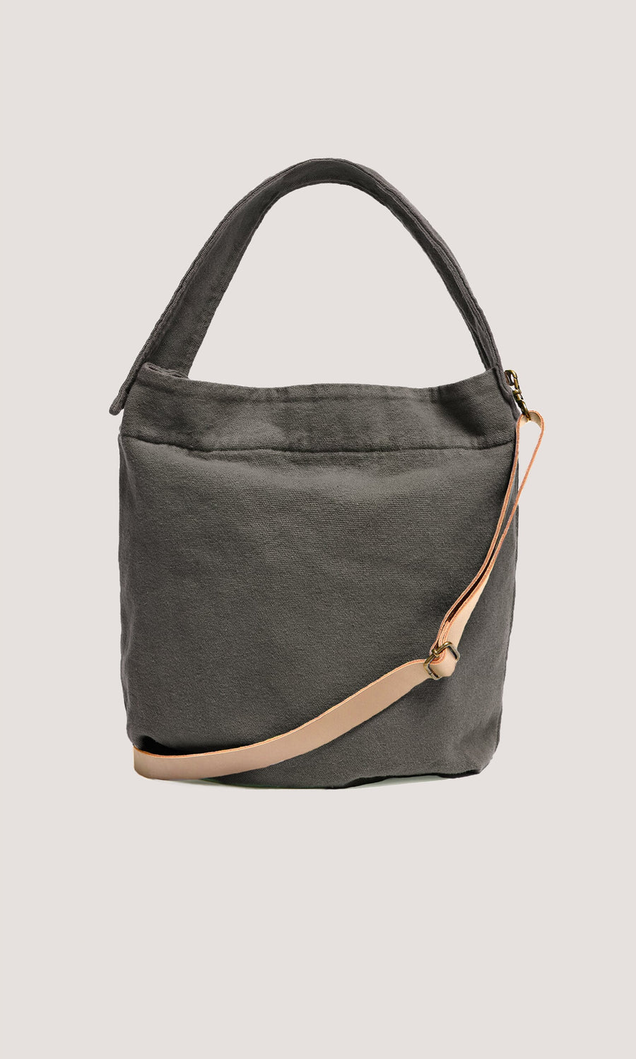 Plümo- Selva Canvas Bag - Graphite: gray cotton-canvas with short handle and detachable crossbody strap on plain background.