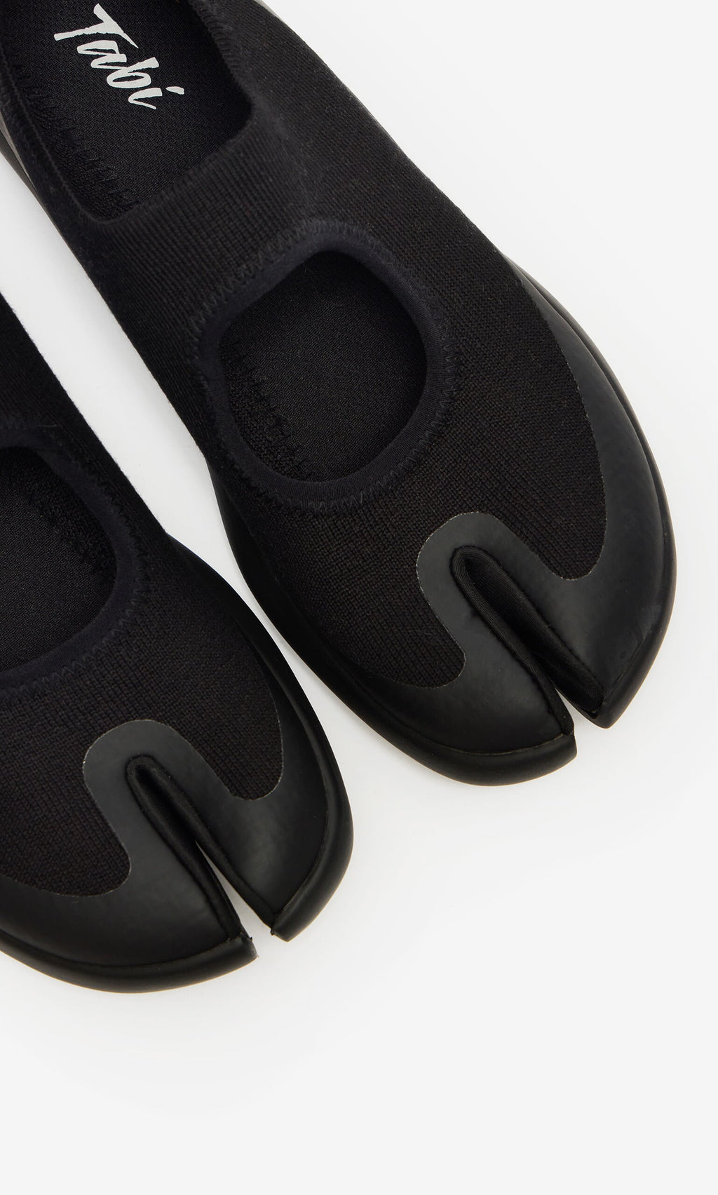 Plümo- Tabi Sandals: Black split-toe ballet flats with a knit upper and black rubber sole, inspired by Japanese design.