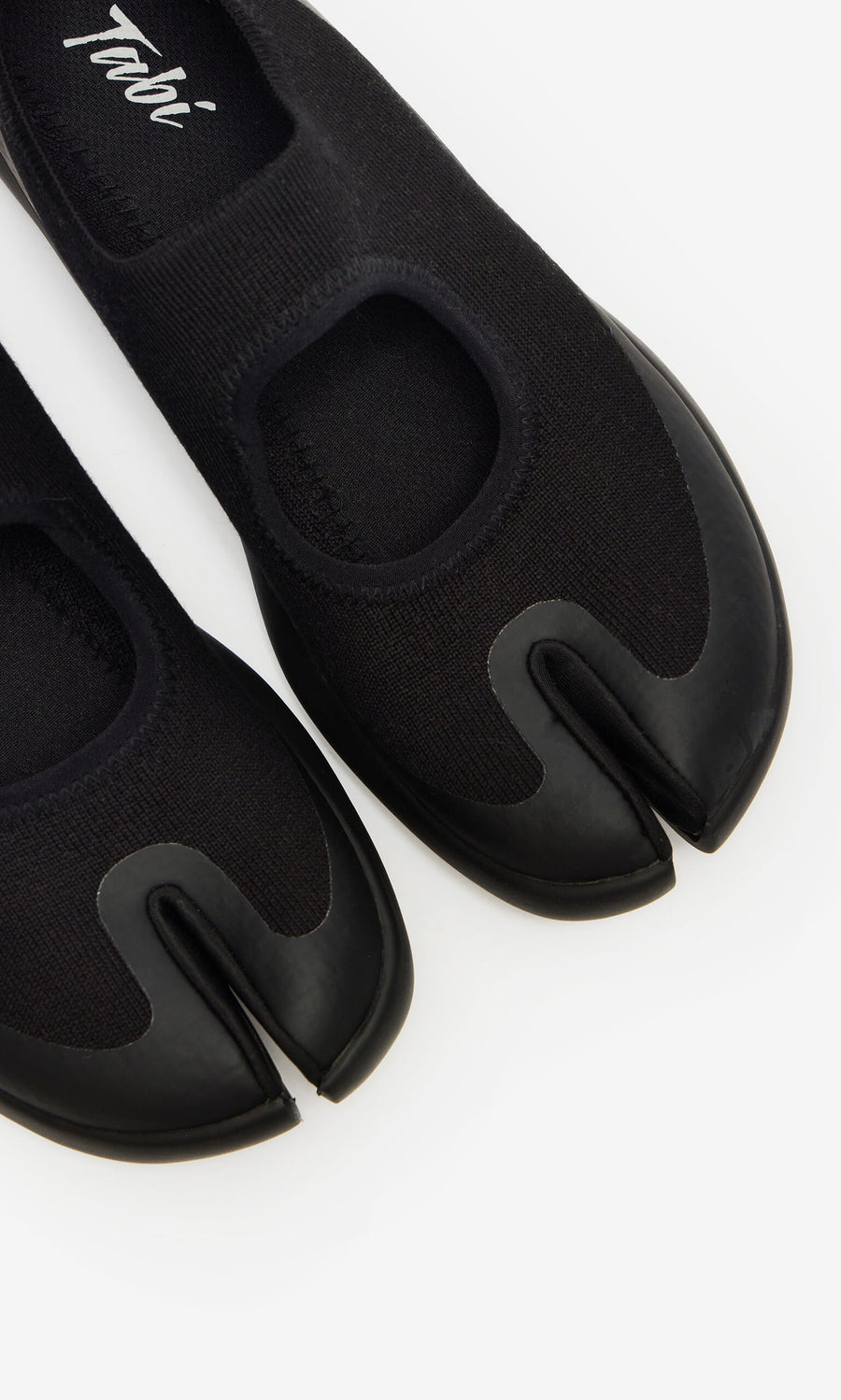 Plümo- Tabi Sandals: Black split-toe ballet flats with a knit upper and black rubber sole, inspired by Japanese design.