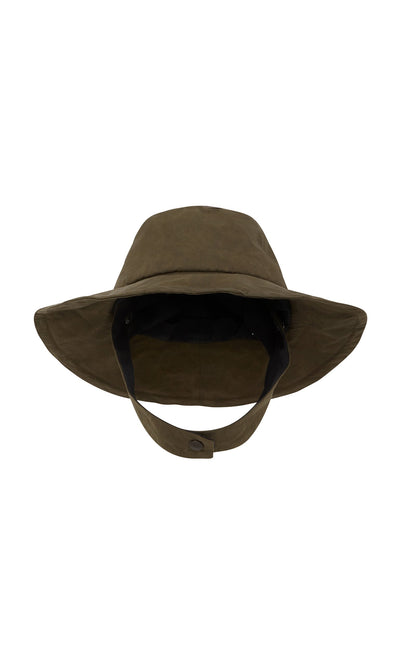 Plümo- Gaucho Waxed Hat in olive green cotton with chin strap, shown from the front on a white background.