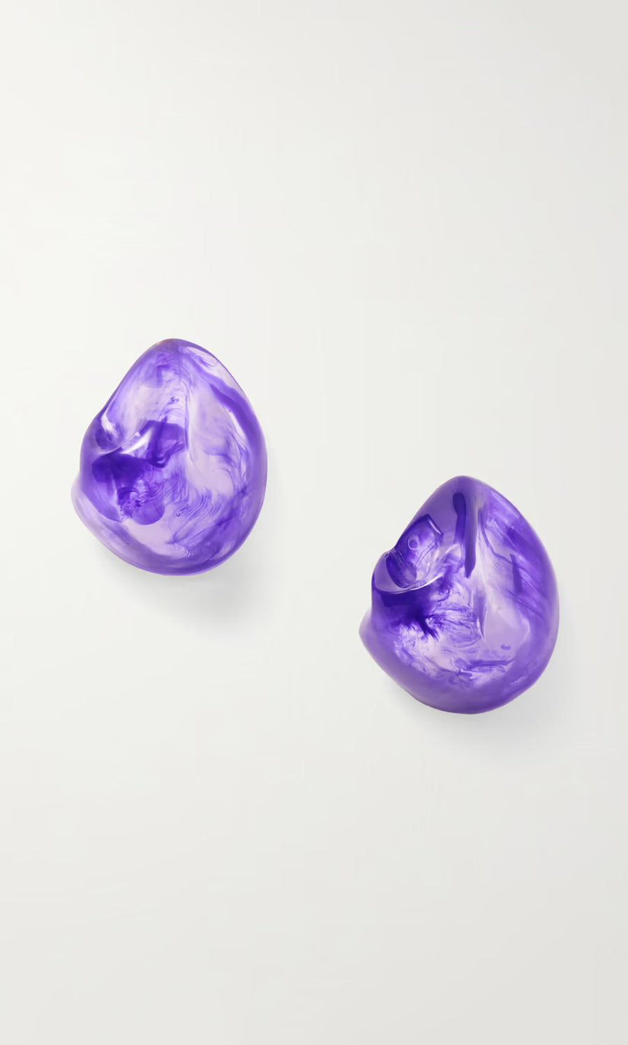 Plümo  Two glossy, marbled Viola Earrings—bold purple resin shapes—displayed on a light background.