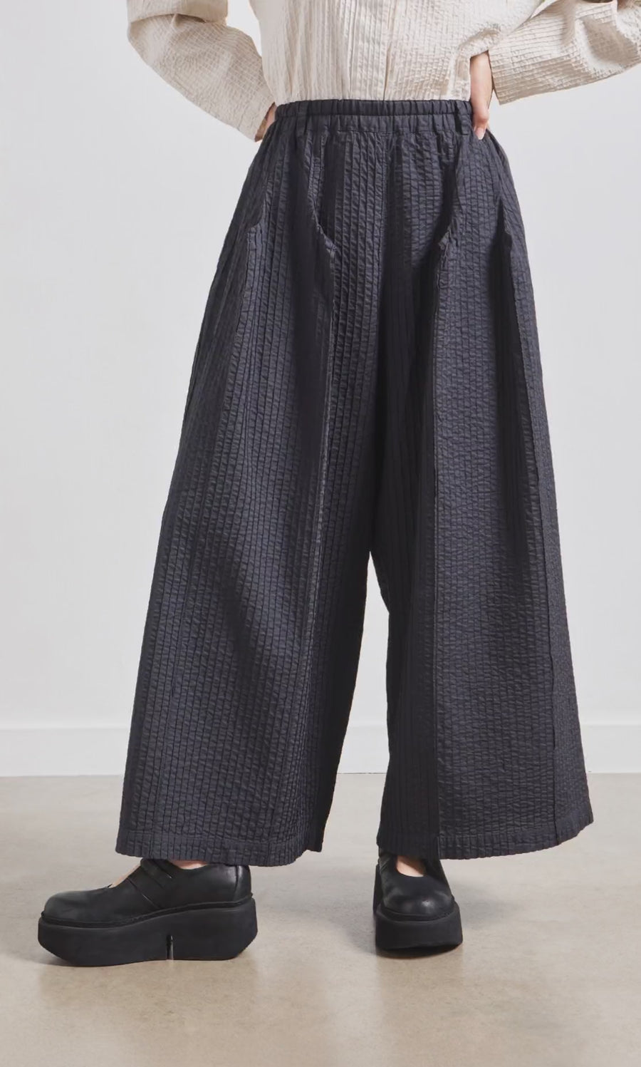 Kiri Pintuck Pants