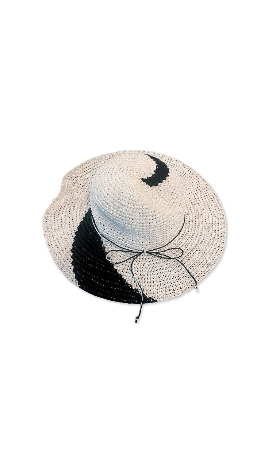 Plümo- The Contrast Straw Hat features lightweight, breathable straw with a black and white swirl and a thin black tie.