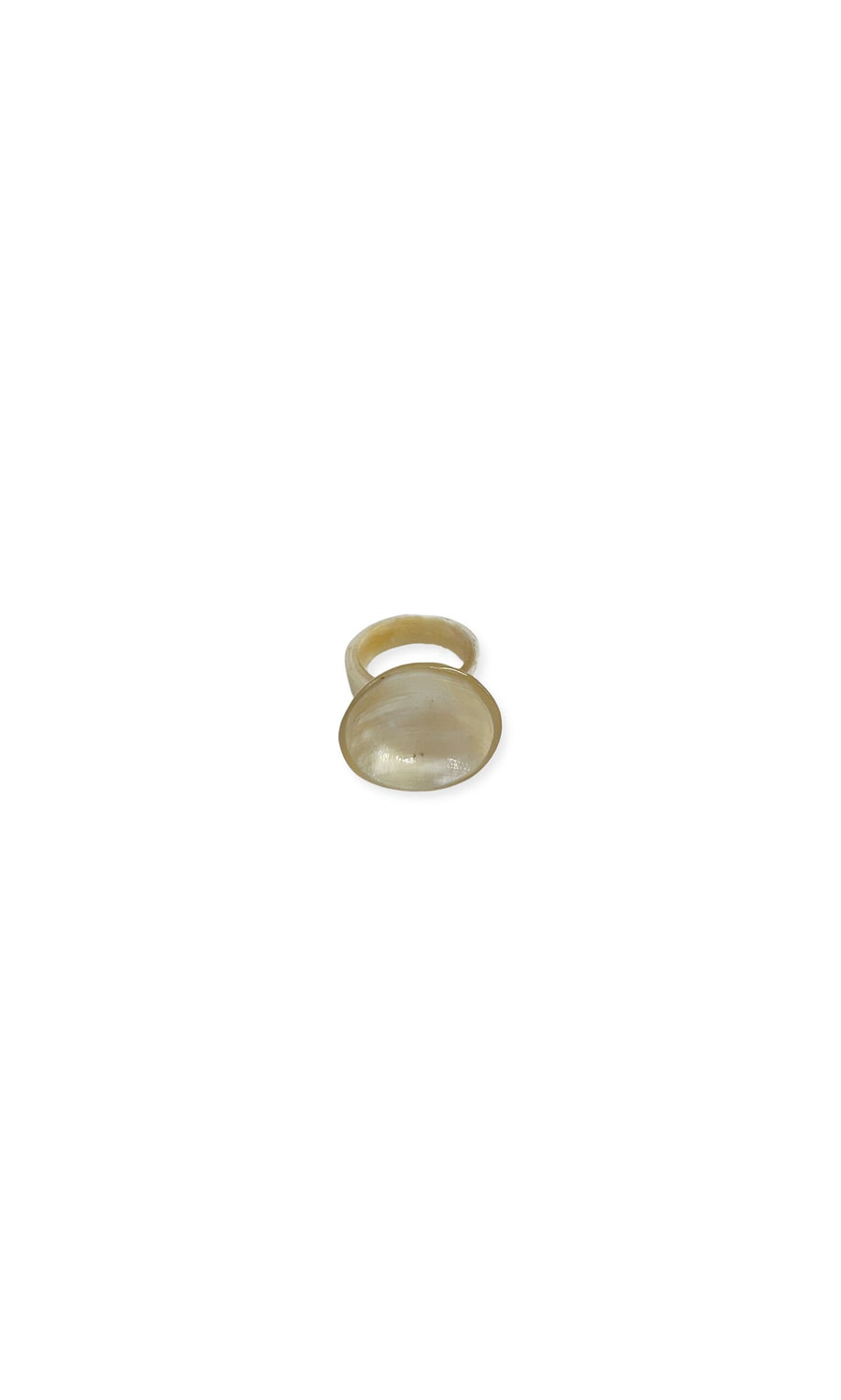 Plümo- The Cubo Ring is a small, round silver ring with a flat, oval top—an elegant modern design on a white background.
