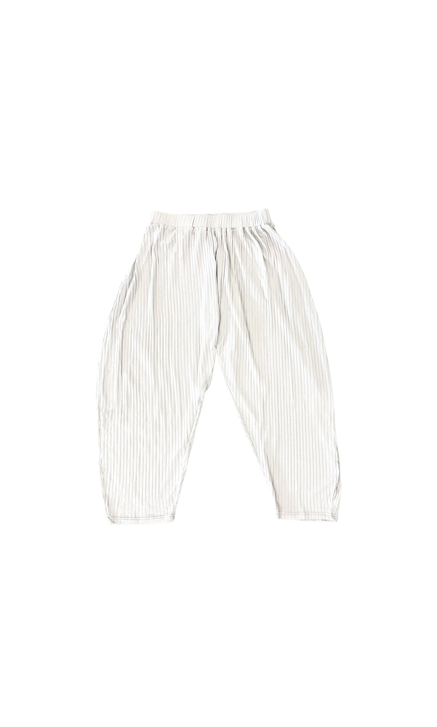 Plümo- Danae Pants - White: Loose-fitting white ribbed trousers with drop-crotch and elastic waistband, on a white background.
