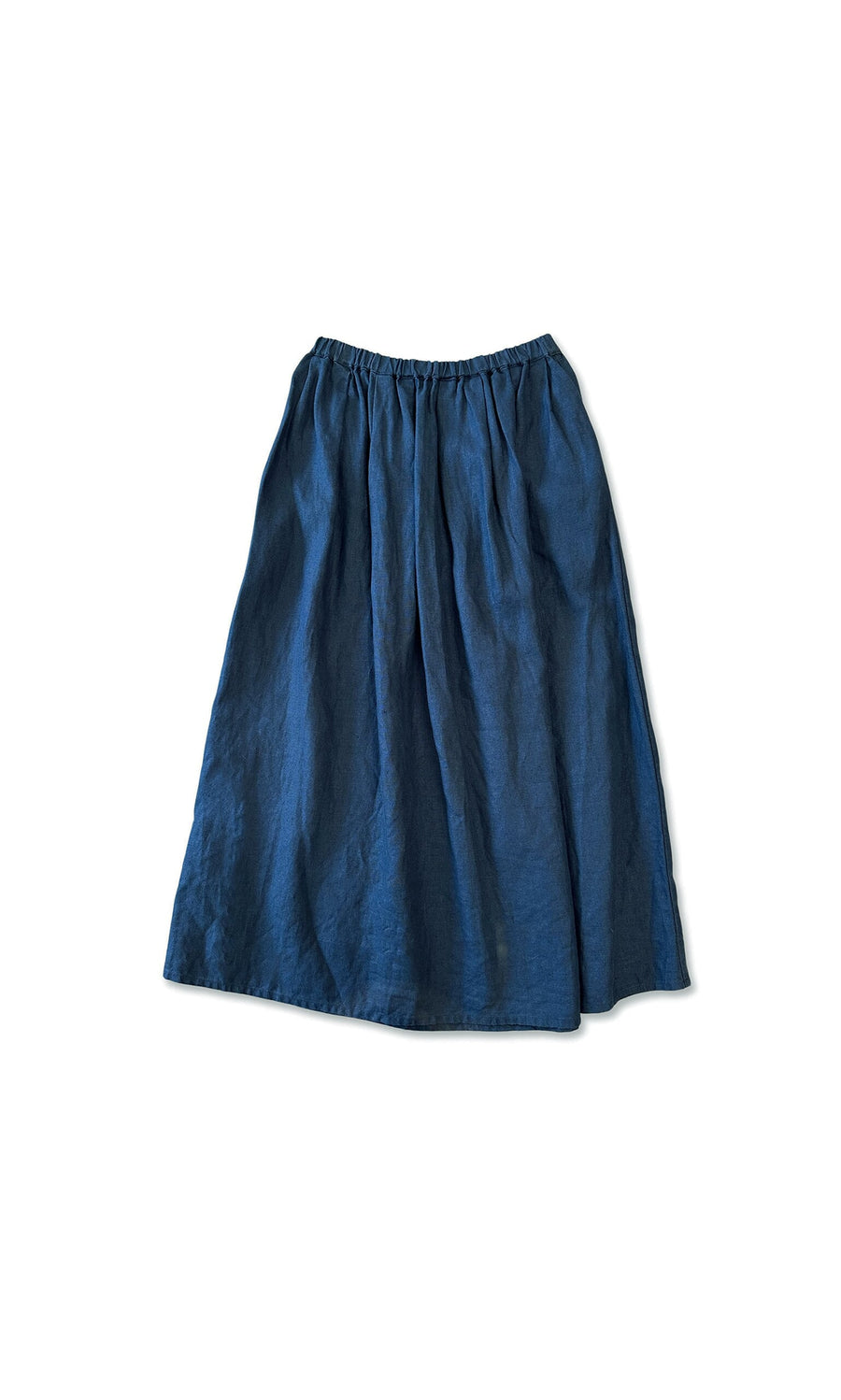 Plümo- The Dolly Skirt is a navy, knee-length A-line linen skirt with an elastic waist and side seam pockets.