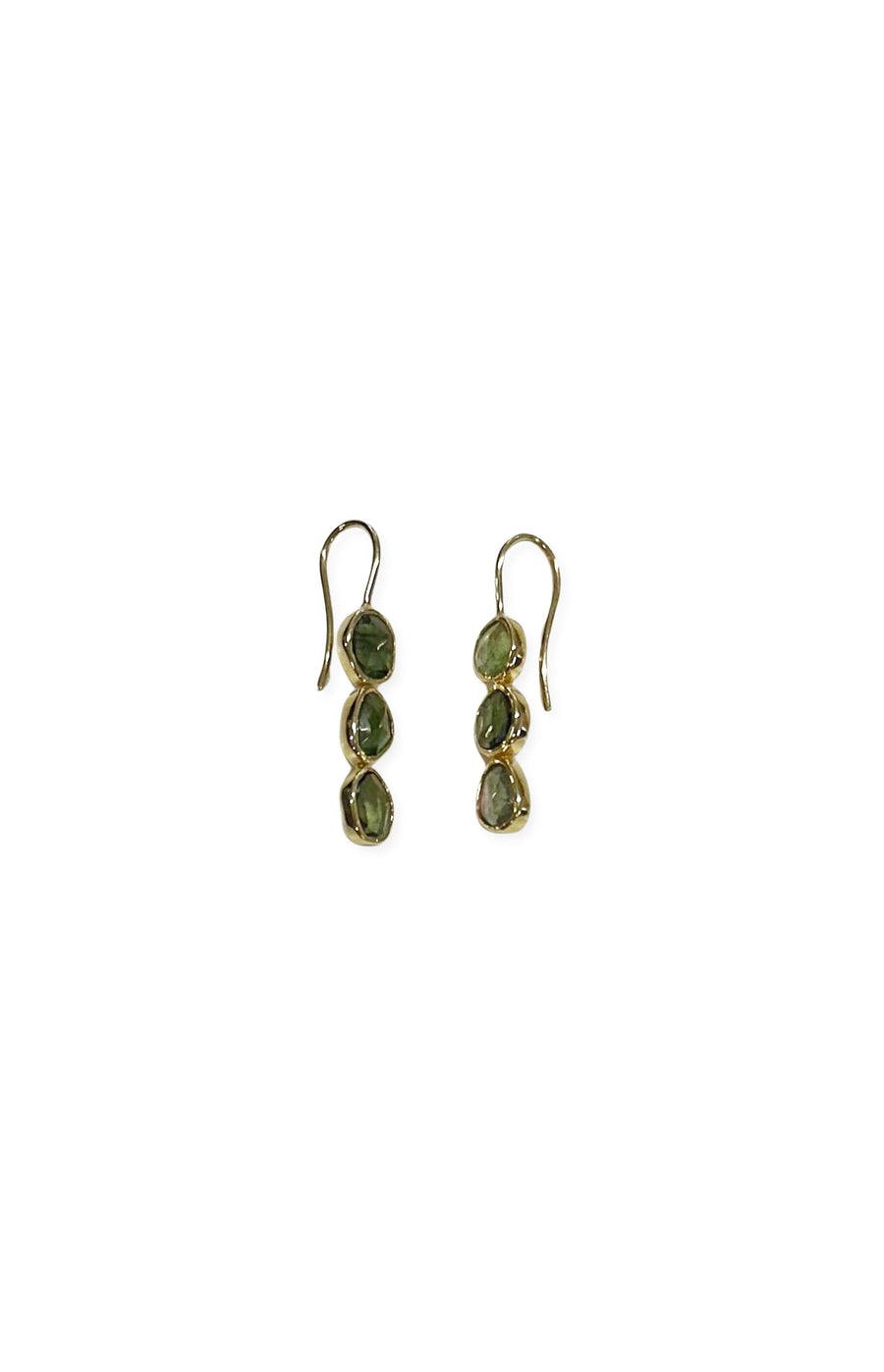 Plümo- Dune Earrings: lightweight gold drop earrings with three green stones, shining on a white background.