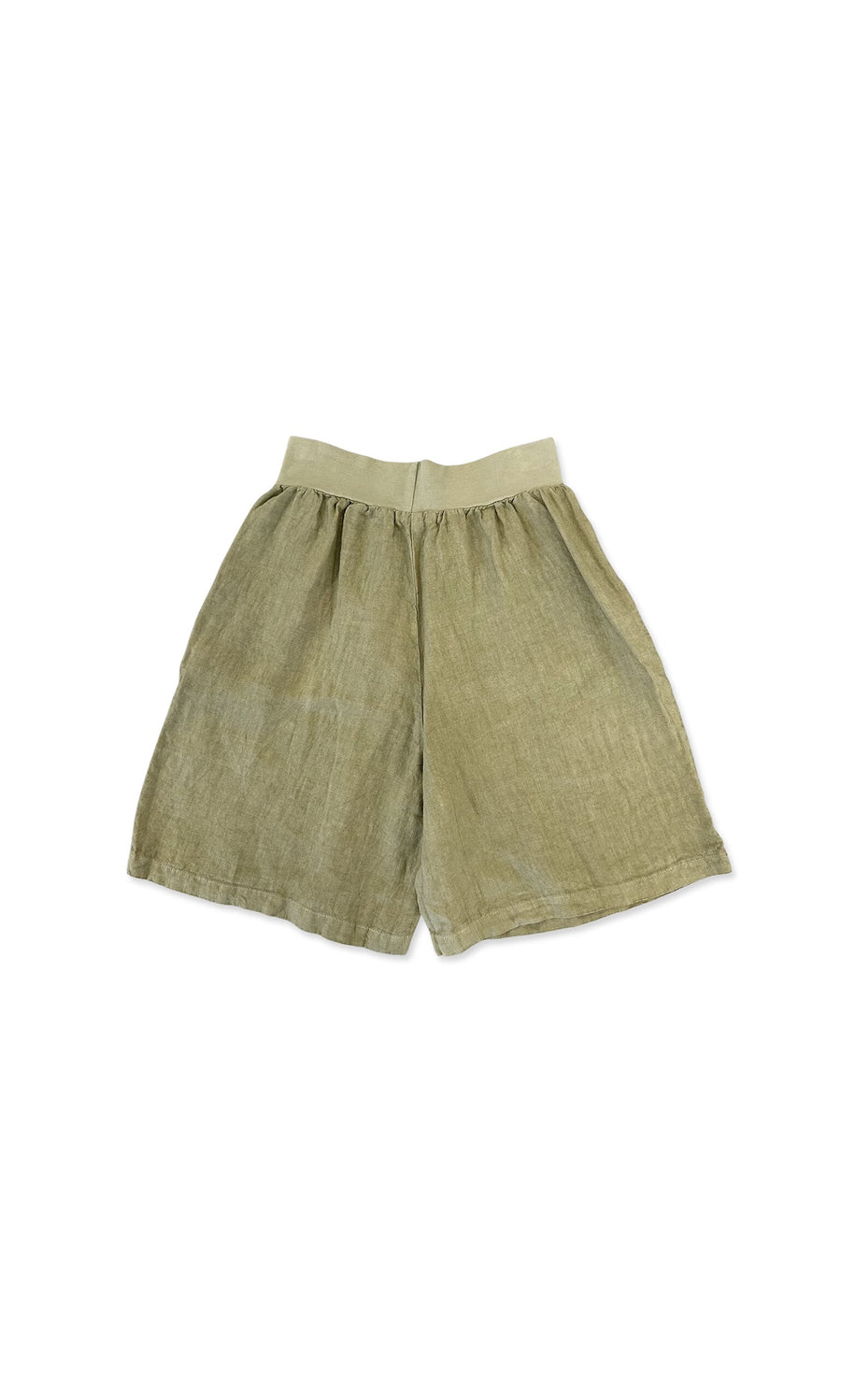 Plümo- Neila Shorts: light olive green linen, knee-length with an elastic pull-on fit, shown on a white background.