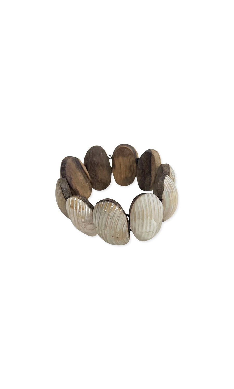 Plümo- Pearl Shell Bracelet featuring alternating dark brown wooden beads, an ideal piece of coastal jewelry.
